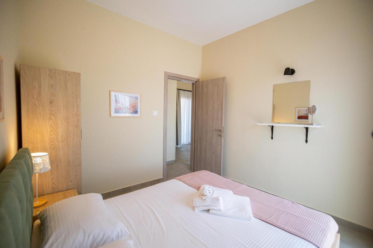 Varkes Suites 1 Nea Poteidaia Esterno foto