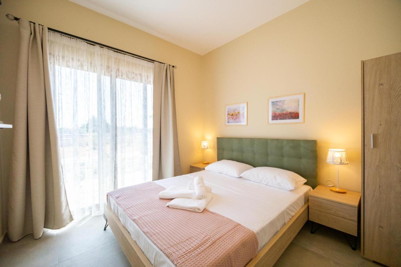 Varkes Suites 1 Nea Poteidaia Esterno foto