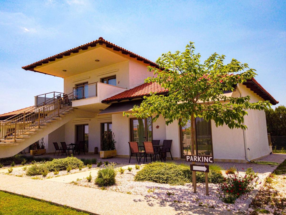 Varkes Suites 1 Nea Poteidaia Esterno foto